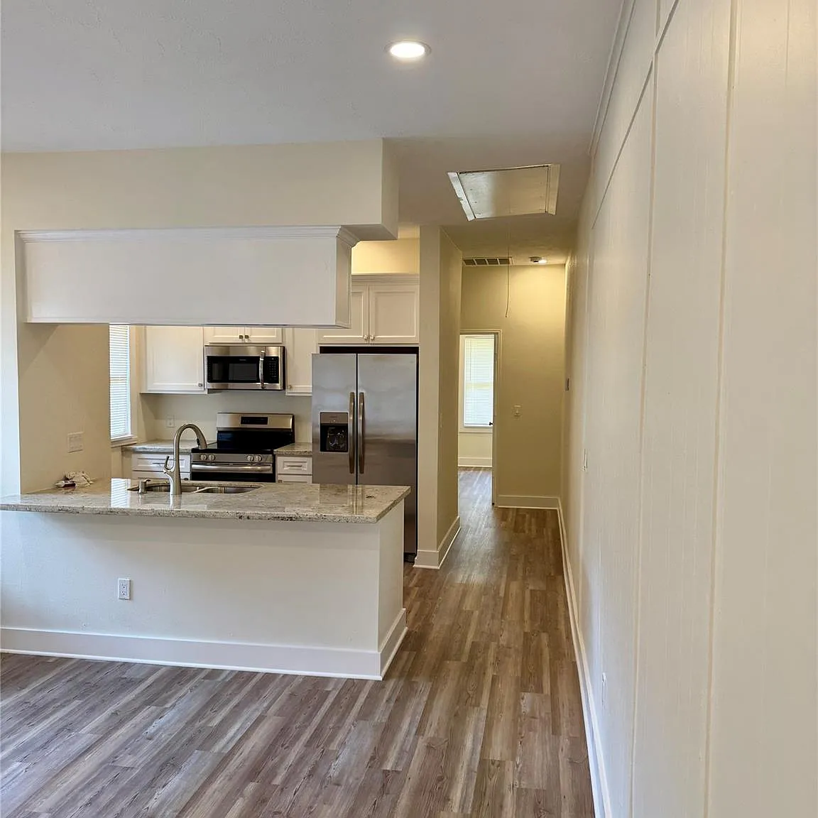 1 bed, 1.0 bath, 777 sqft, $1,295 — Photo 3