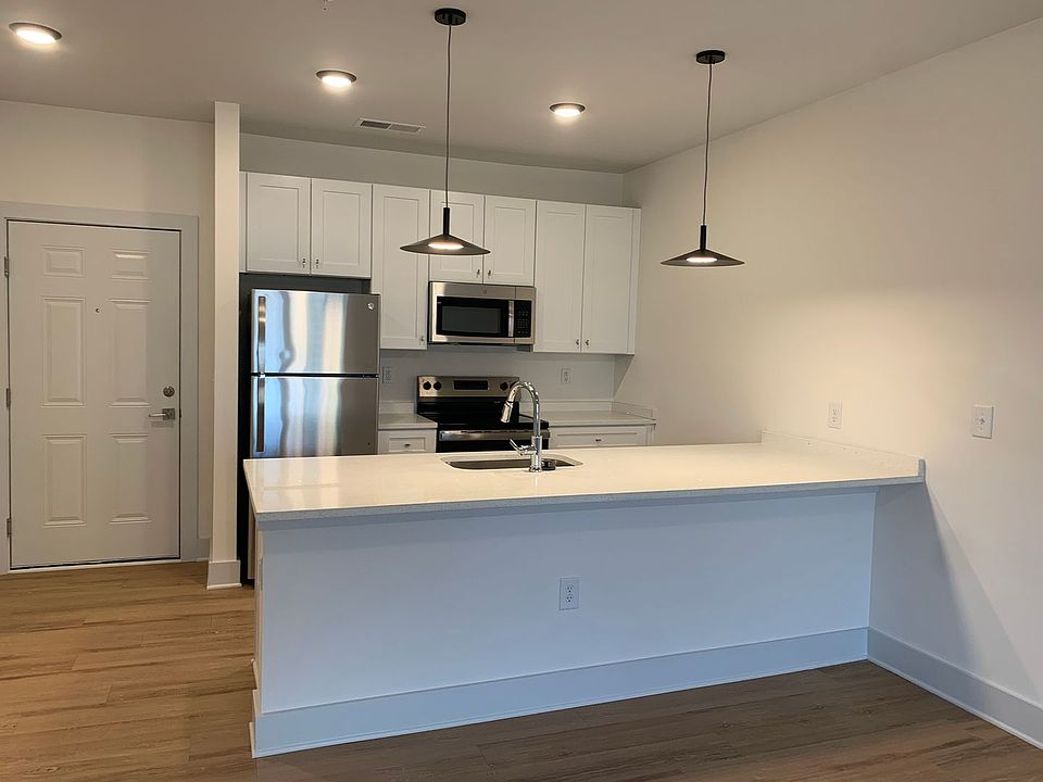 1st image of 3515-302 Markland Dr