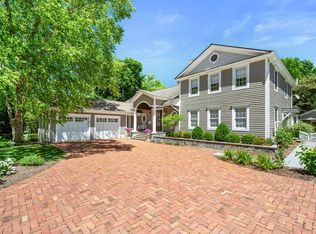 729 Hawthorne Ln, Geneva, IL 60134