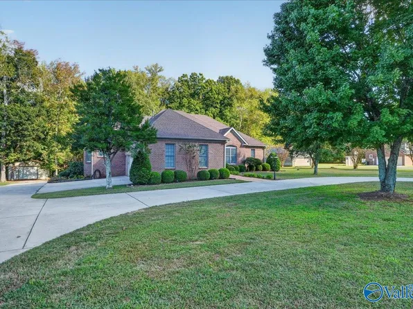 217 Nina Pearl Dr, Huntsville, AL 35811