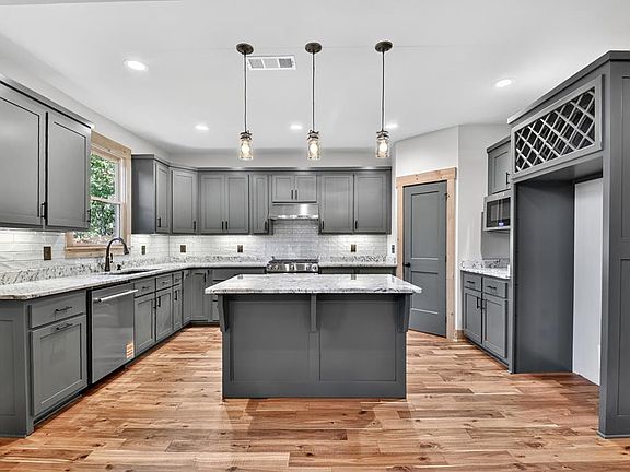 14th image of 382 Pocaset Dr