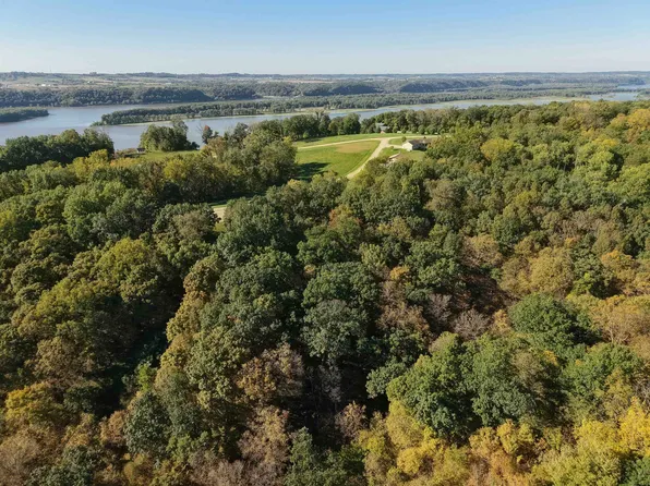 4932 & 4944 Orion Ct, Cassville, WI 53806