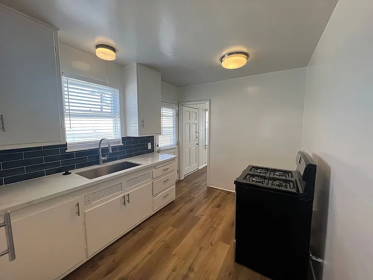 224-226 11th Pl — Photo 3