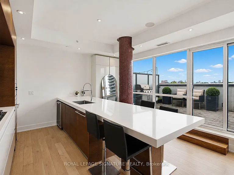 1205 Queen St W #Penthouse 704 — Photo 5