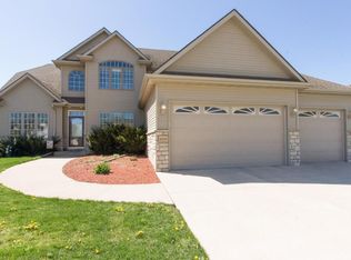 2402 Sundown Dr, Ames, IA 50014