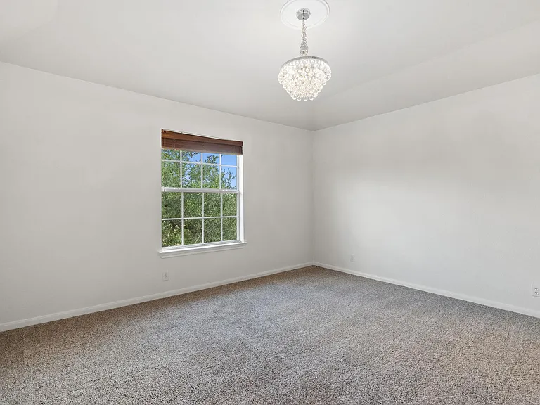 209 Canterbury Dr — Photo 32