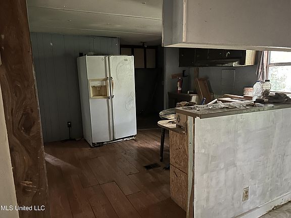 3rd image of 197 Glenwood Dr