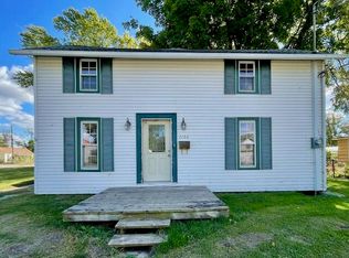 2106 Sampson St, Muscatine, IA 52761