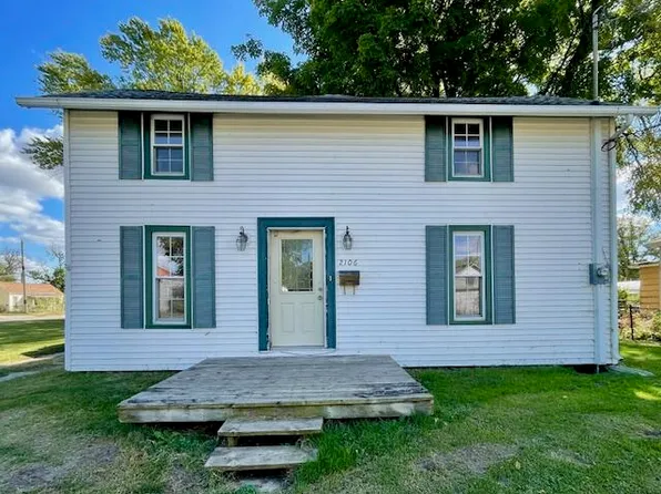2106 Sampson St, Muscatine, IA 52761