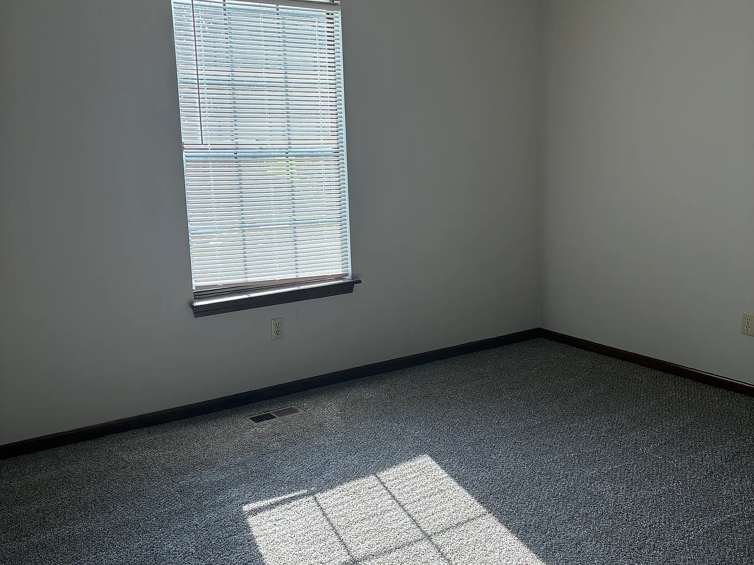 3 bed, 1600 sqft, $1,699 — Photo 4