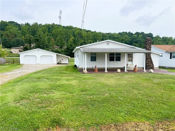 2204 Pride Ave, Belpre, OH 45714