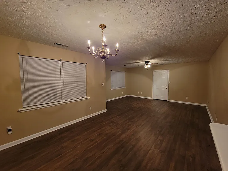 403 E Roosevelt Ave #A — Photo 1