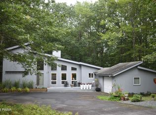 139 Rodeo Dr, Lords Valley, PA 18428