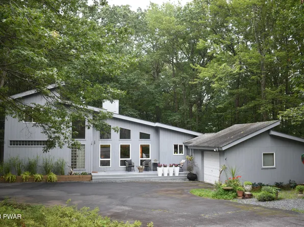 139 Rodeo Dr, Lords Valley, PA 18428