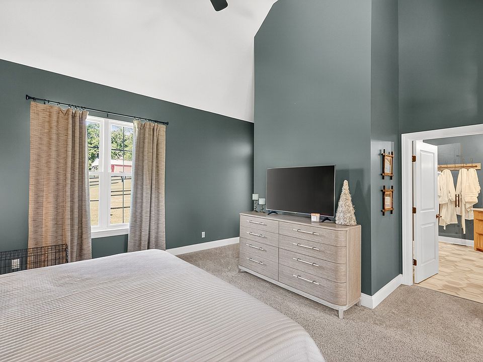 31st image of 157 Giles Ln