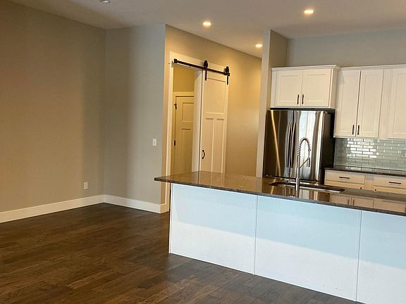 Dining area and countertop seating for 5