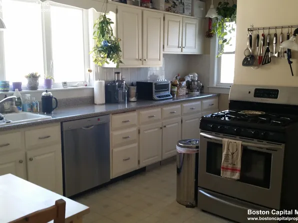 97 W Quincy St #2, Somerville, MA 02144