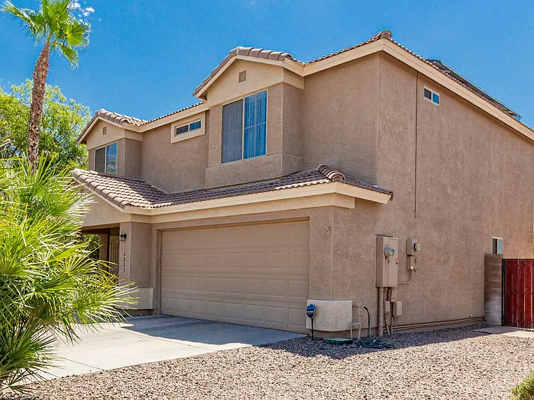 12823 W Ash St — Photo 35