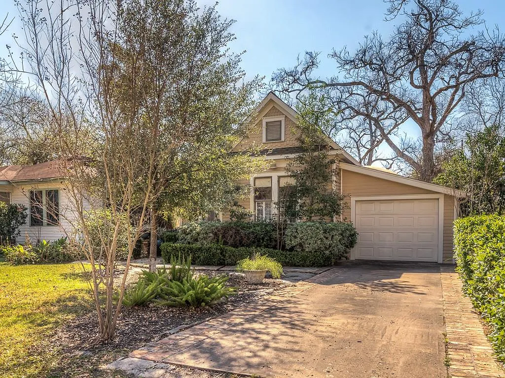 2 bed, 1.0 bath, 1062 sqft, $3,000 — Photo 2