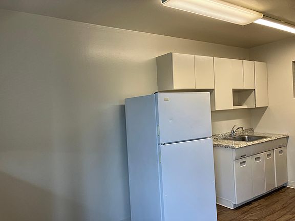 4th image of 309 Oak Ave #7