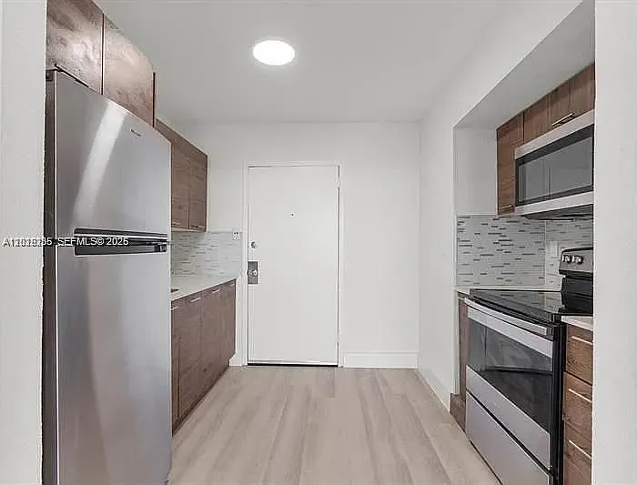 2000 NE 135th St #609 — Photo 13