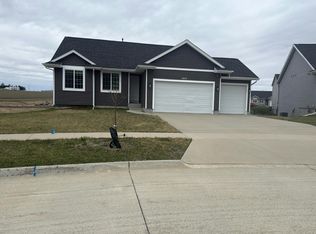 6614 Scarlet Rose Cir SW, Cedar Rapids, IA