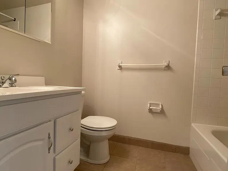 360 Maryland Ave — Photo 15
