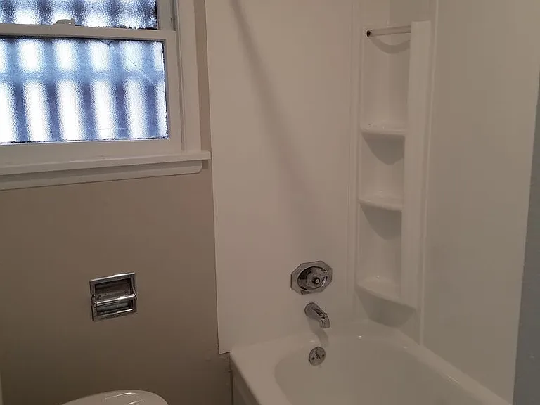 Green Lake Apartments — Photo 16