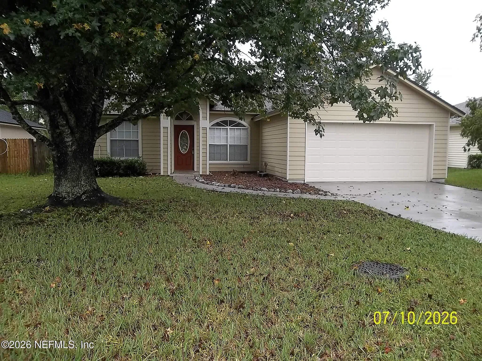 3 bed, 2.0 bath, 1332 sqft, $2,000 — Photo 2