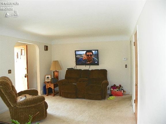 5th image of 205 N Columbus Ave