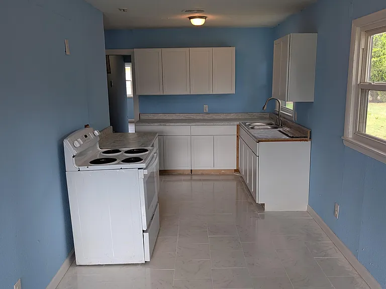 3221 S Millwood Ave — Photo 8