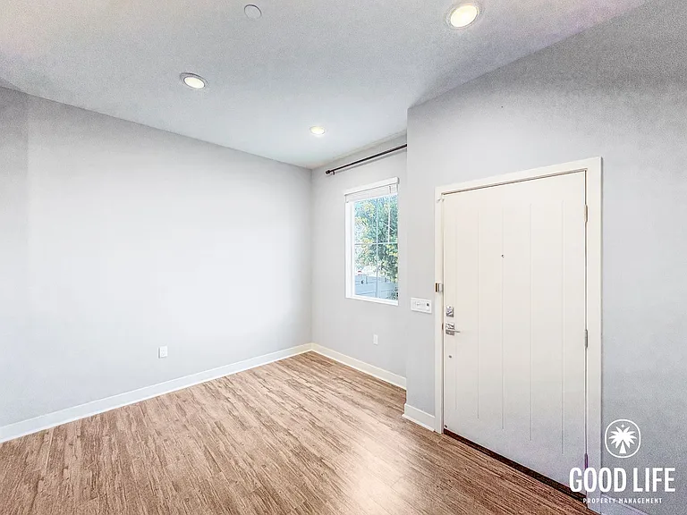 131 Avenida Chapala #104 — Photo 2