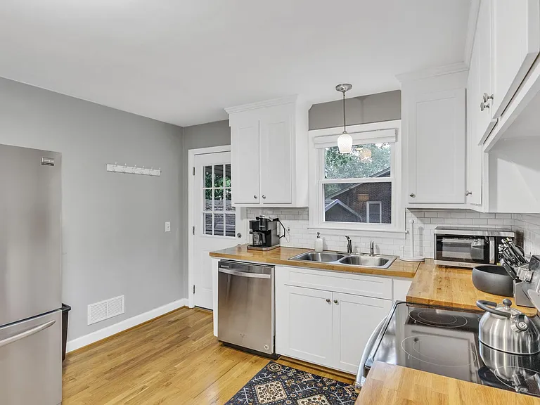10 Eastwood Ct — Photo 11