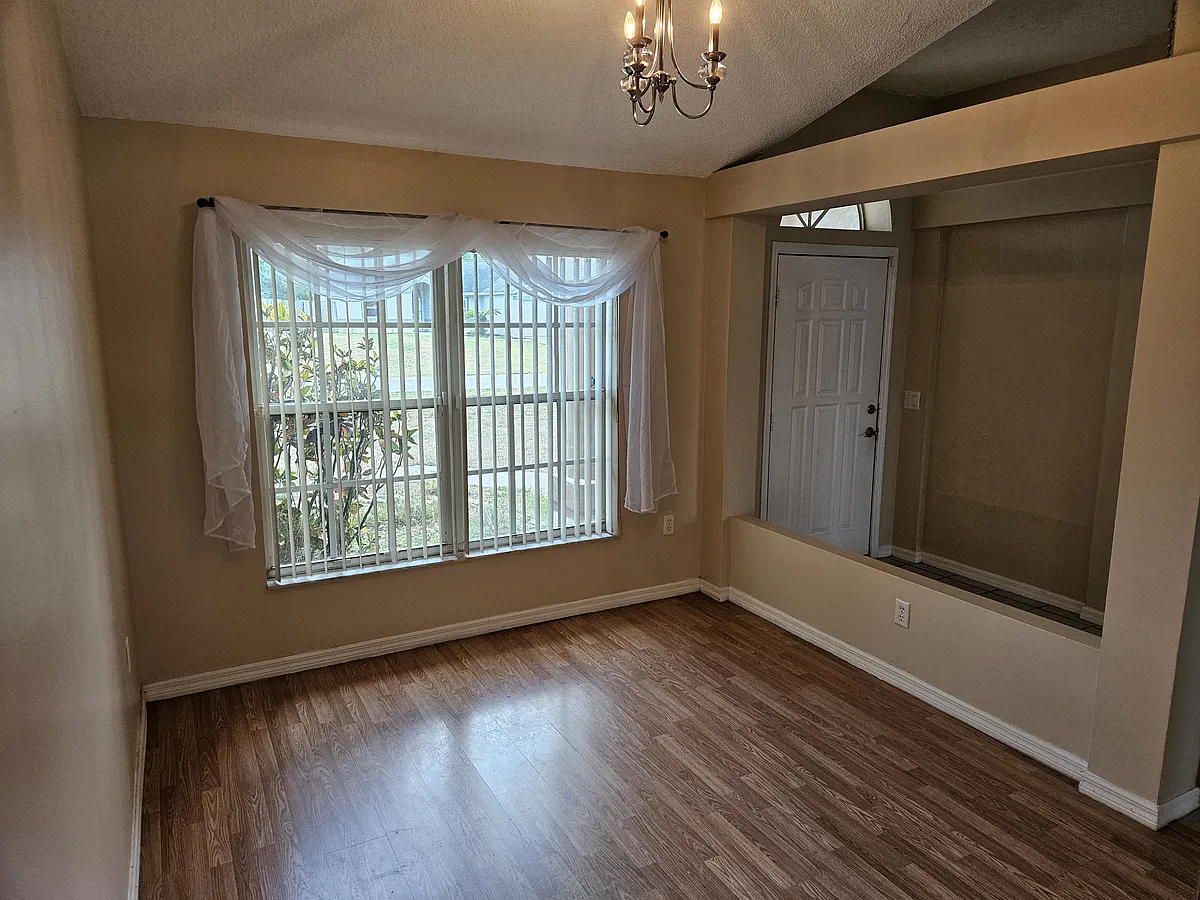 Building Photo - 2586 Sheffield Dr