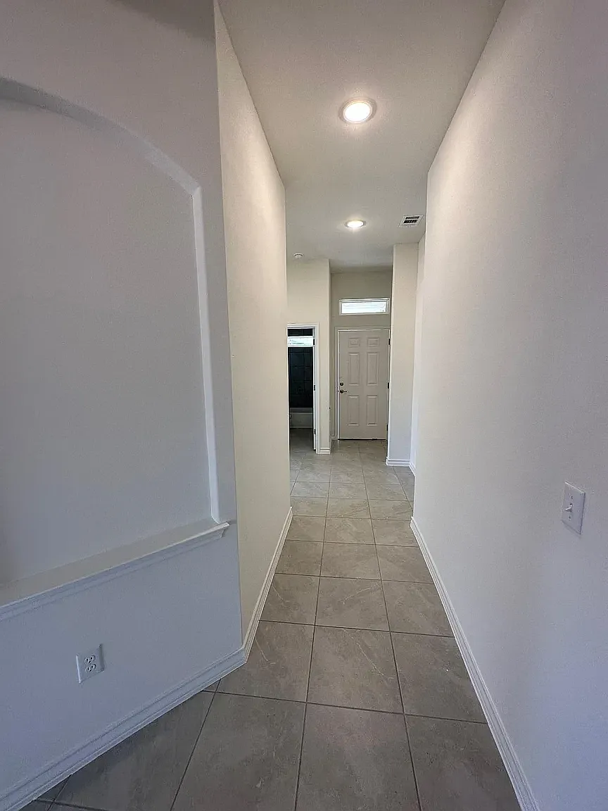 3 bed, 1350 sqft, $1,899 — Photo 3