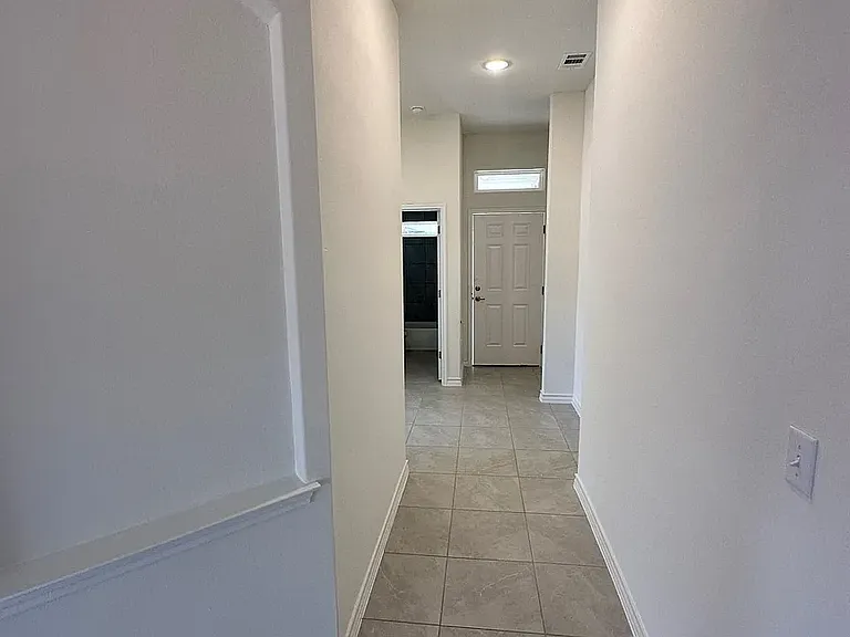 822 Driftwood Ln — Photo 3