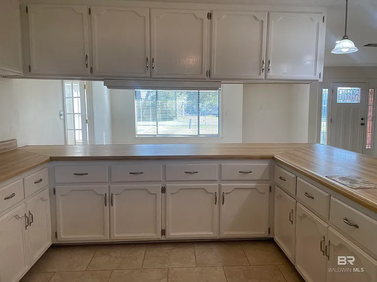 1303 N Cedar St — Photo 6