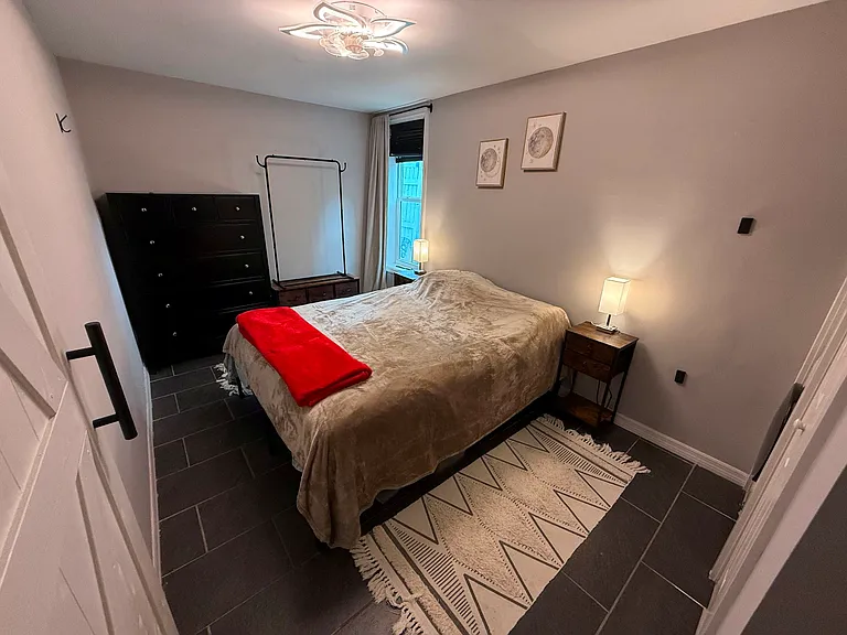 803 E James St #2-1 — Photo 30