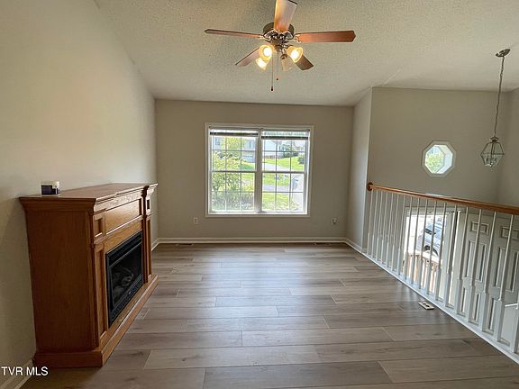 2nd image of 1072 Meadow Creek Ln