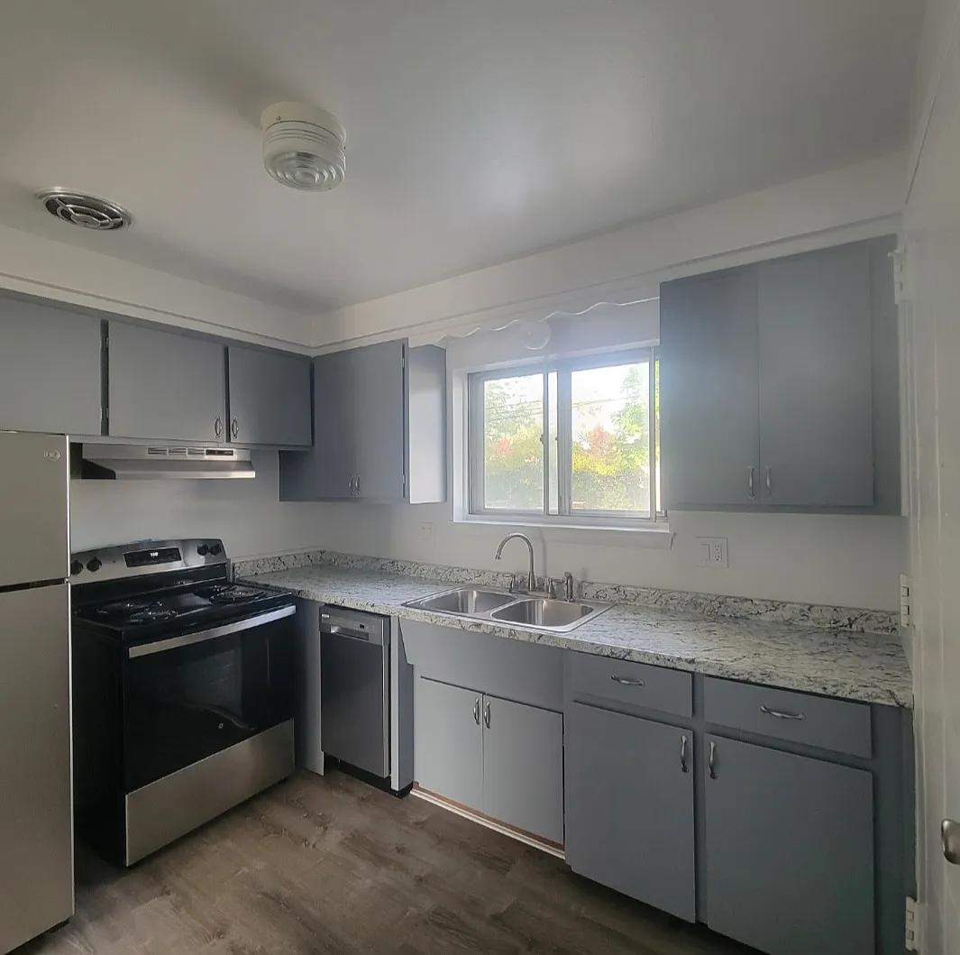 2 bed, 900 sqft, $1,045 — Photo 2