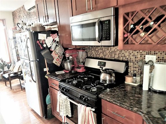 5th image of 325 Stanhope St APT 3C