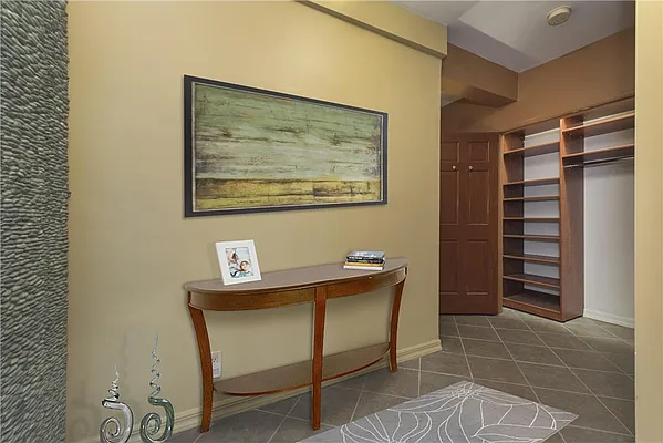 Sold by R New York | media 4