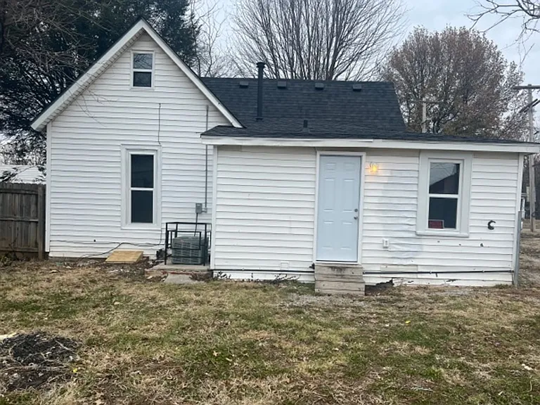 1700 W Chestnut St — Photo 15