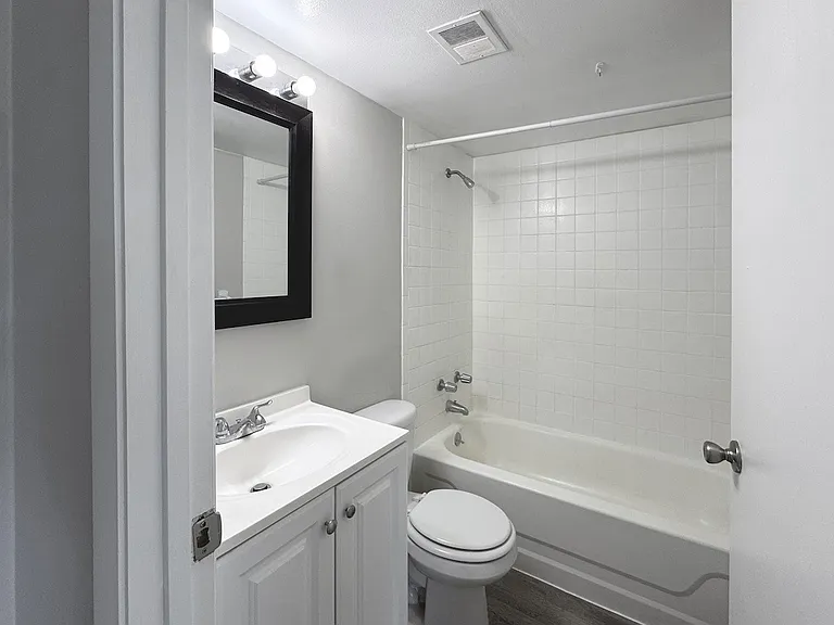 Haven on Canal Apartments — Photo 26