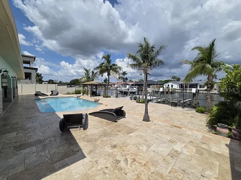 3927 E Eden Roc Cir — Photo 26
