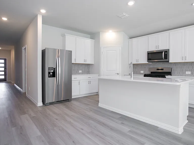 404 Castle Rd — Photo 7