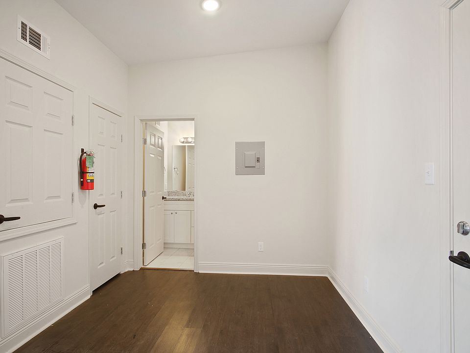 2nd image of 3251 Saint Ferdinand St #Streetb111
