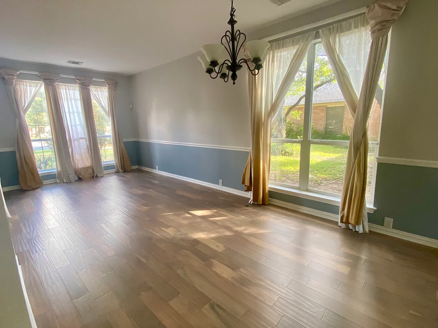 4 bed, 2.5 bath, 2818 sqft, $2,600 — Photo 4
