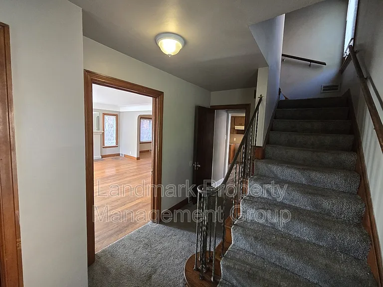 9657 E Outer Dr — Photo 2