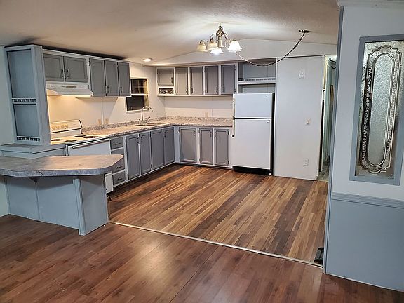 4th image of 420 S Private Road 690 W